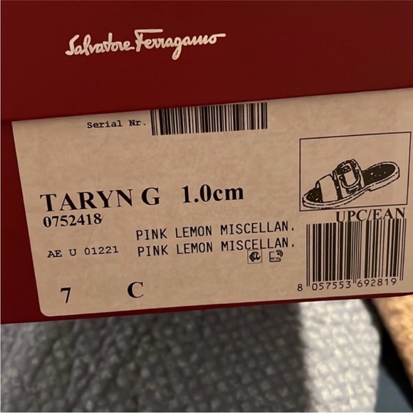 Salvatore Ferragamo Taryn Slide Sandals Pink Lemonade
New in box size 7 - Picture 3 of 7